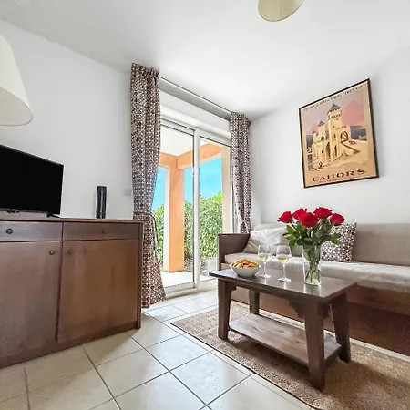 Avec Terrasse, Piscine Et Parking
