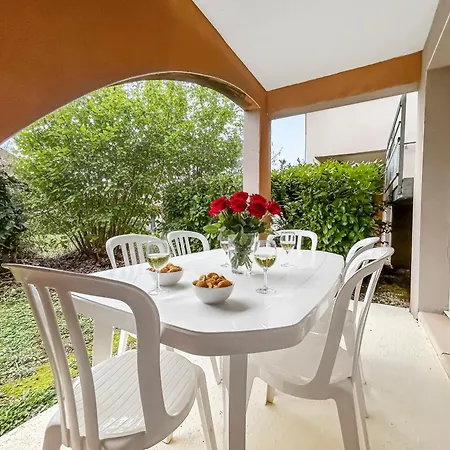 Avec Terrasse, Piscine Et Parking Appartement