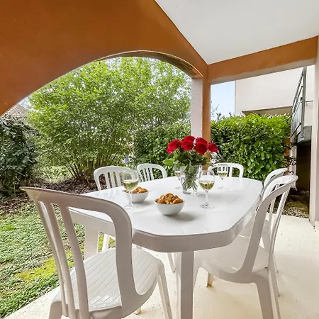 Avec Terrasse, Piscine Et Parking Apartamento