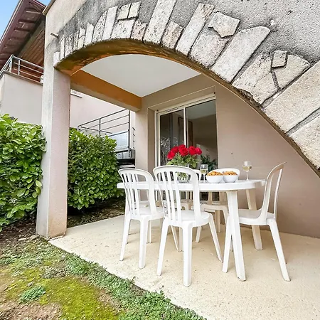 Appartement Avec Terrasse, Piscine Et Parking