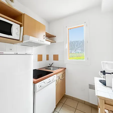 Appartement Avec Terrasse, Piscine Et Parking *