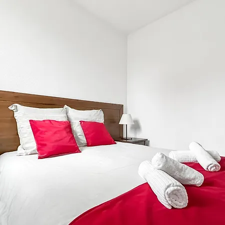 Avec Terrasse, Piscine Et Parking * Prayssac