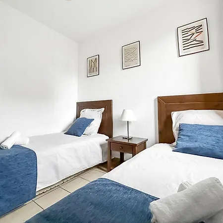 Avec Terrasse, Piscine Et Parking